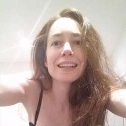 Annelies's Chat & Dating Profile