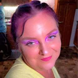 Hotmomma4043's Chat & Dating Profile