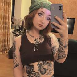 Janice0t's Chat & Dating Profile
