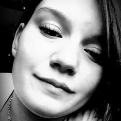 Jenni5618's Chat & Dating Profile