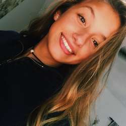 queeenbea's Chat & Dating Profile